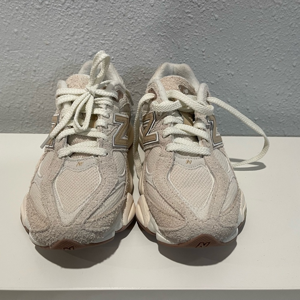 New Balance 9060 Bisque/ sea salt Men size: 6.5 Women size: 8